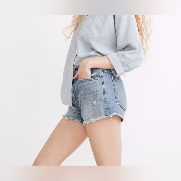 Madewell *NWT Relaxed Denim Shorts in Renfield Wash: Destructed
Edition Size 29 - Picture 2 of 11